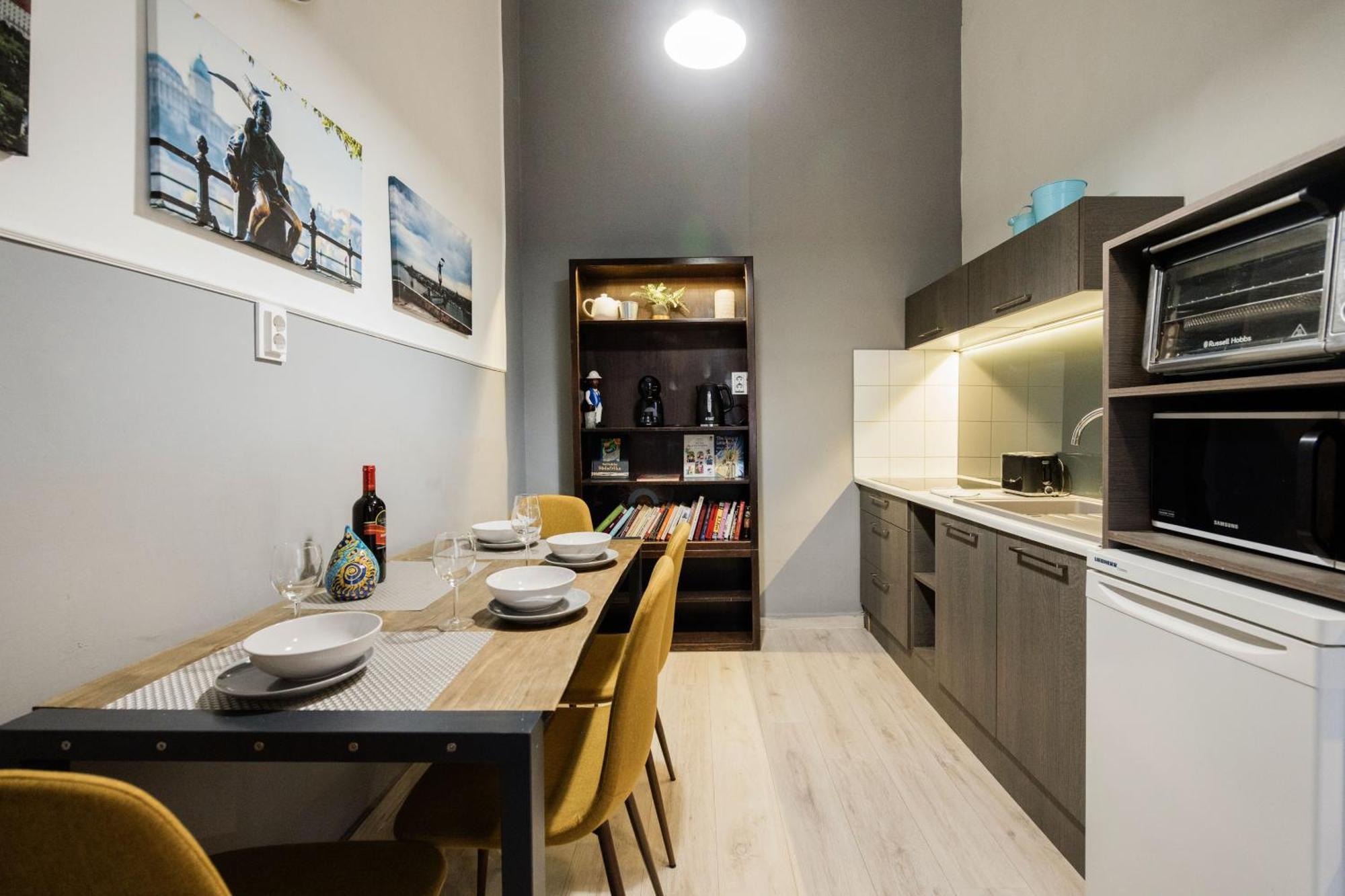 Urban Tranquillity By The Main Shopping Street Apartment Budapest Exterior photo
