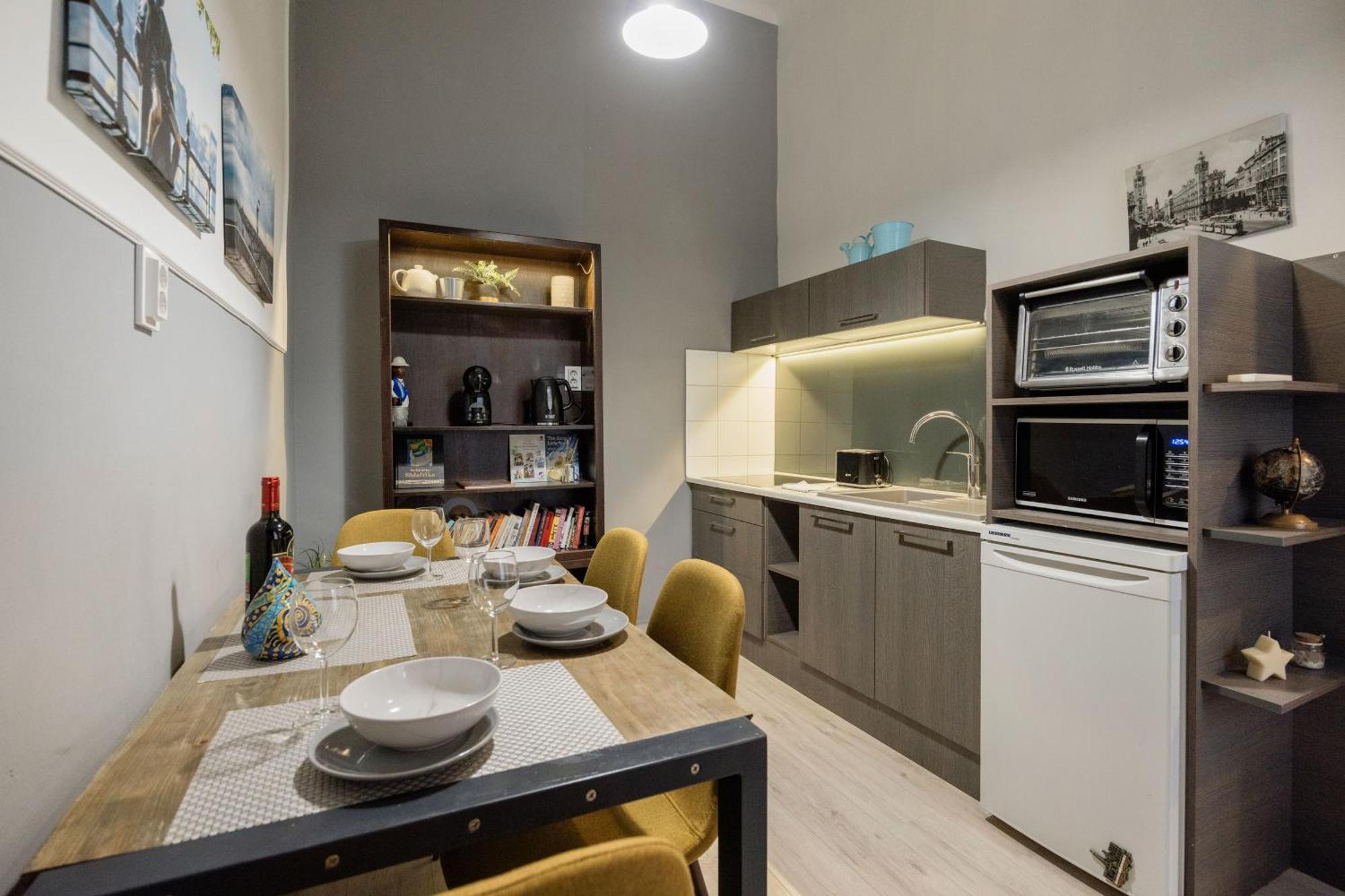Urban Tranquillity By The Main Shopping Street Apartment Budapest Exterior photo