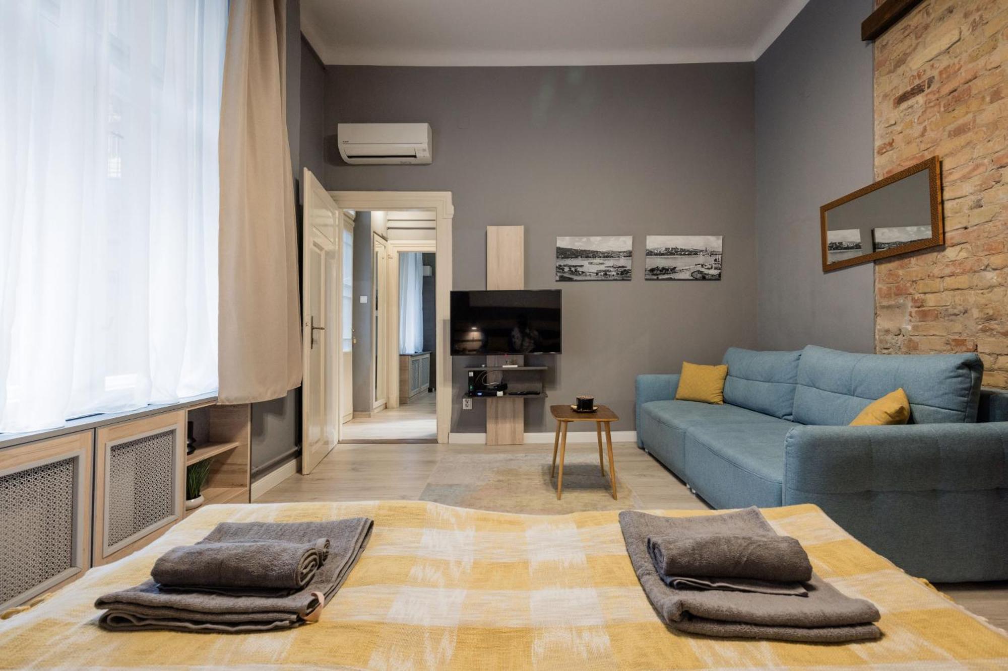 Urban Tranquillity By The Main Shopping Street Apartment Budapest Exterior photo