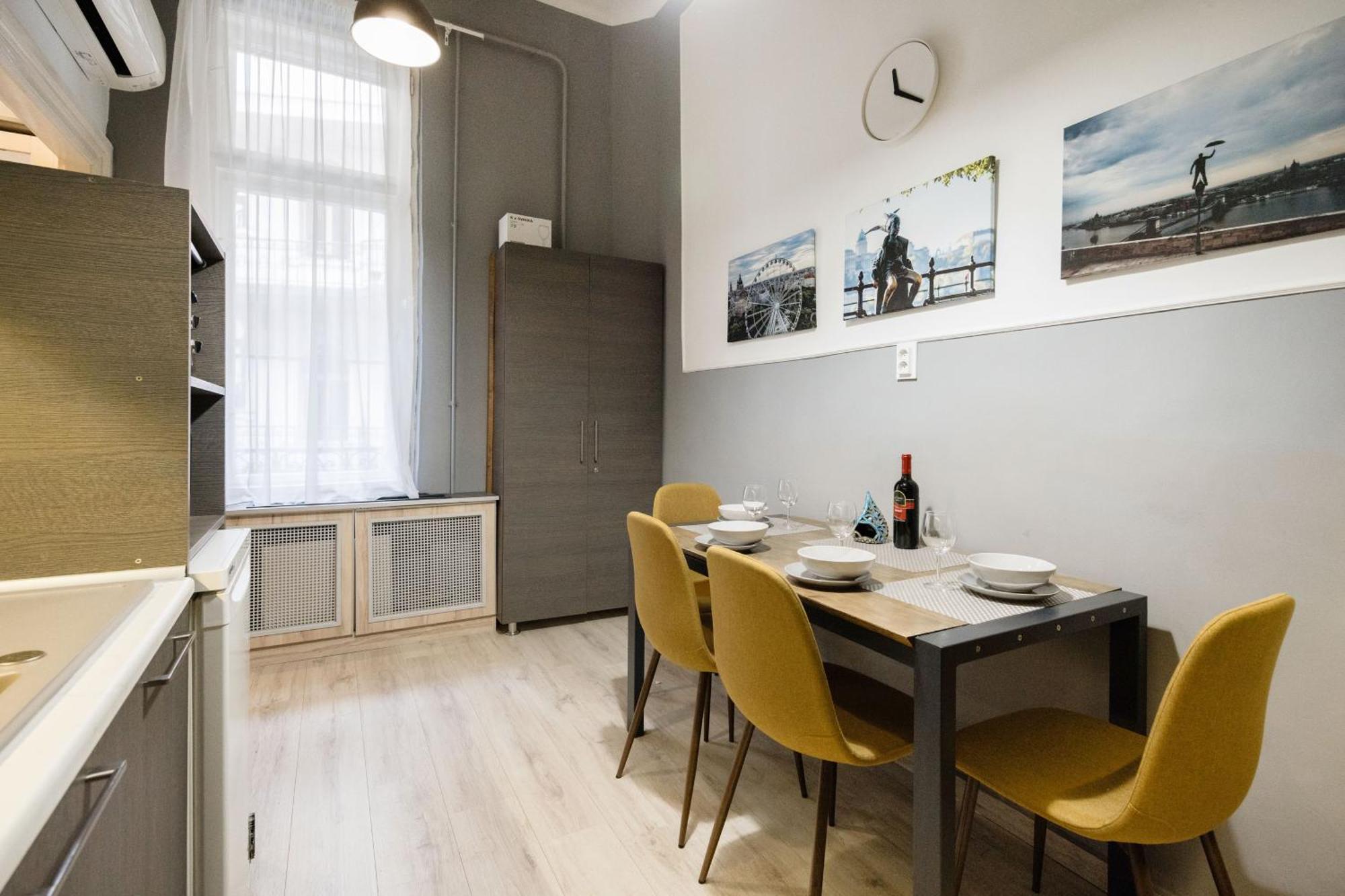 Urban Tranquillity By The Main Shopping Street Apartment Budapest Exterior photo