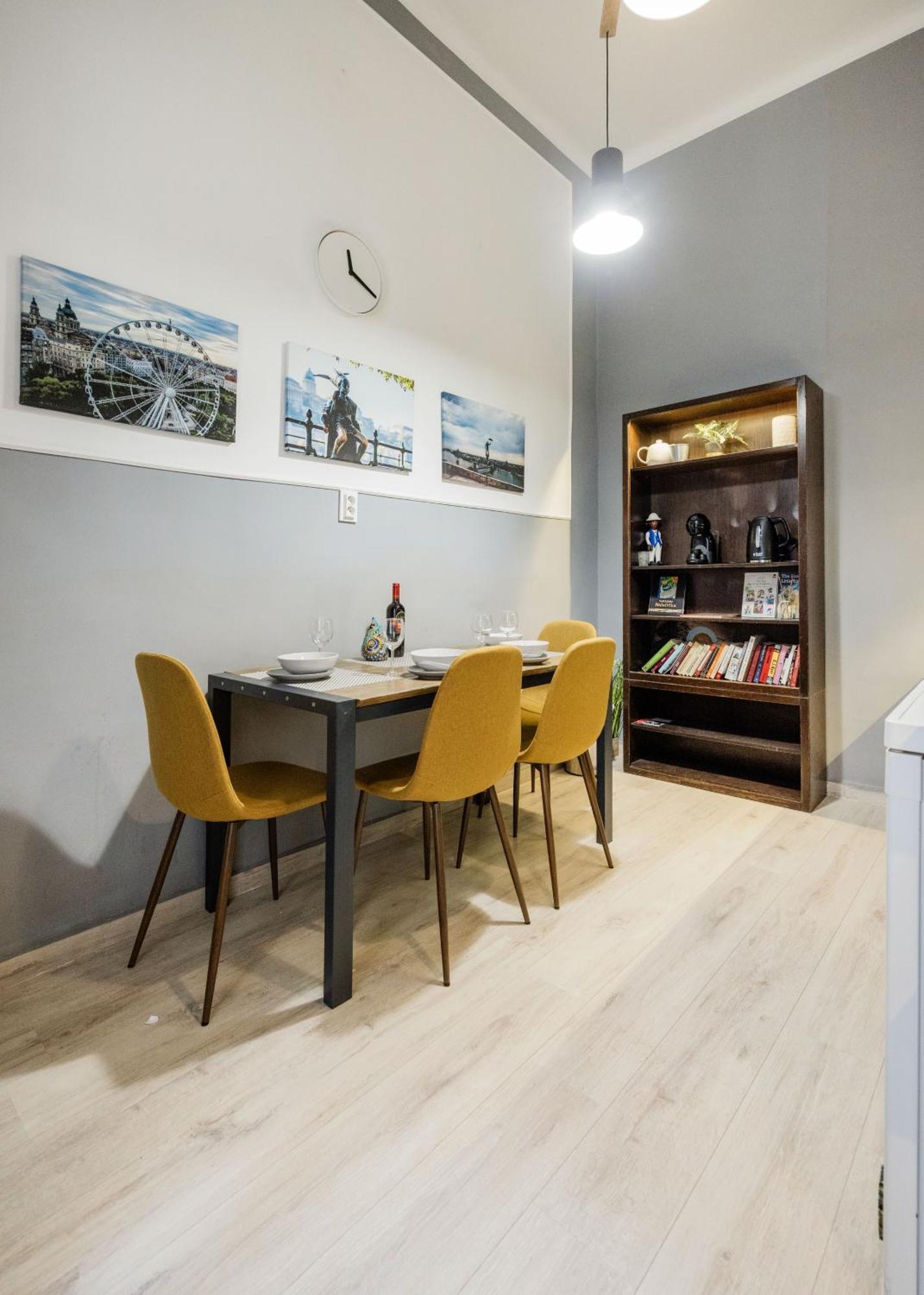 Urban Tranquillity By The Main Shopping Street Apartment Budapest Exterior photo
