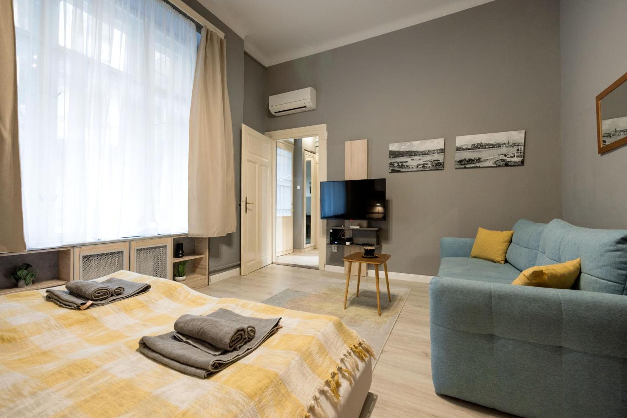 Urban Tranquillity By The Main Shopping Street Apartment Budapest Exterior photo